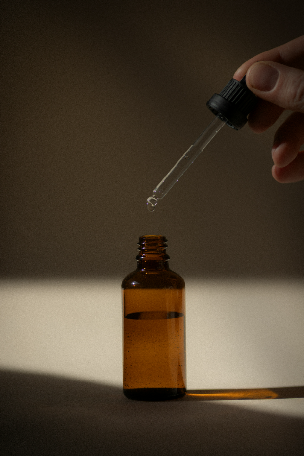 Amplio bottle held in the hand